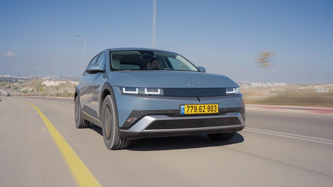 1704422-Hyundai IONIQ 5 2024.00_36_47_11.Still025.jpg