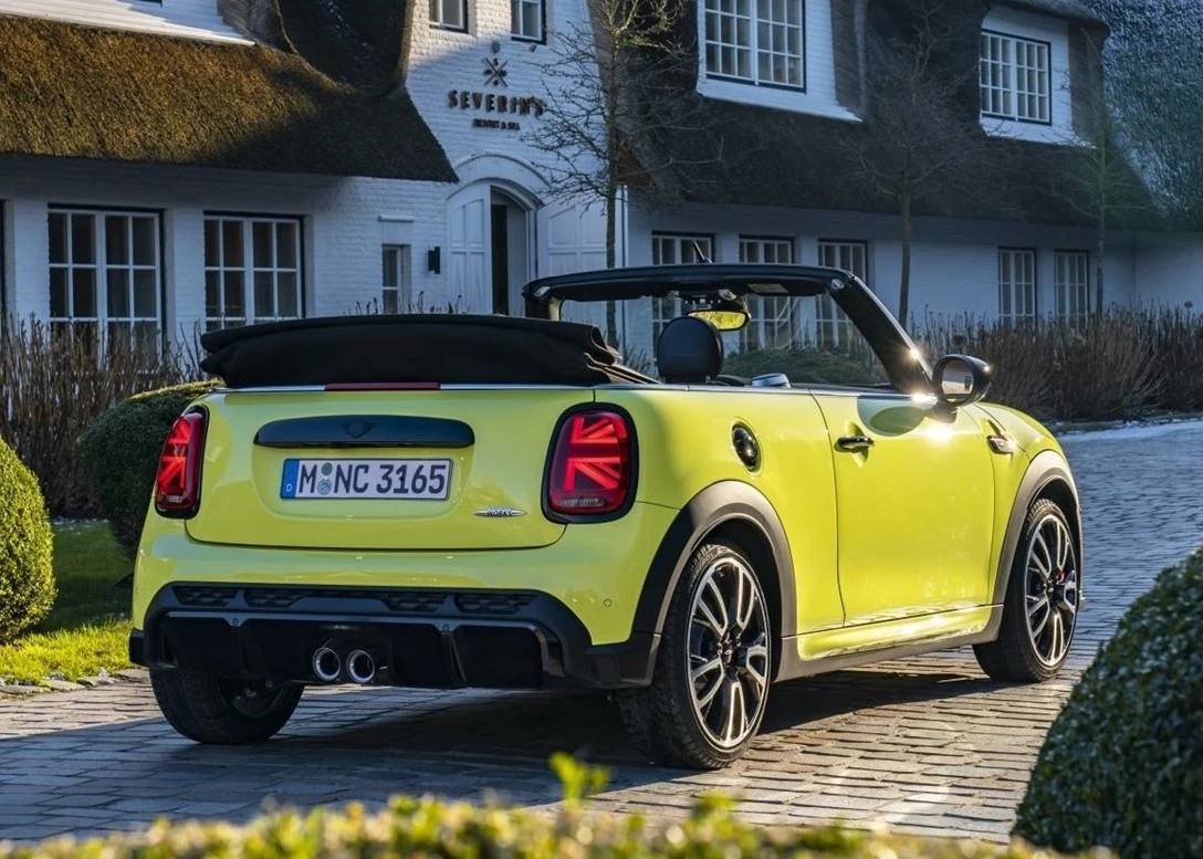 1660791-Mini-Cooper_S_Convertible-2022-02.jpg