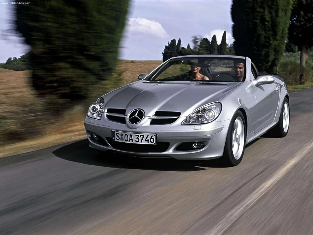 1593942-Mercedes-Benz-SLK350 5.jpg