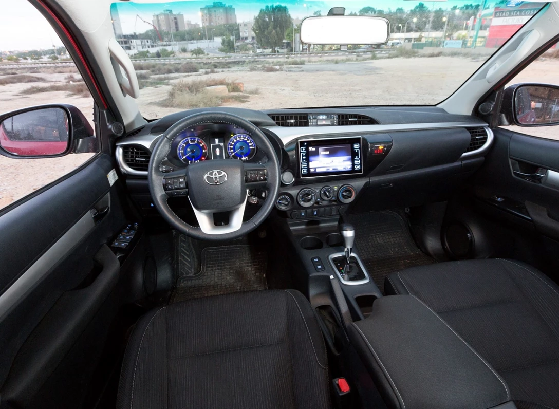 1659408-Toyota-HiLux-2018-05.jpg