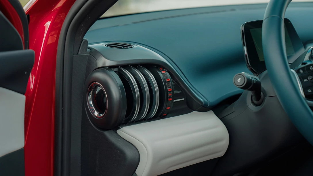 1679167-BYD ATTO 3.00_50_42_17.Still059 copy-min.jpg