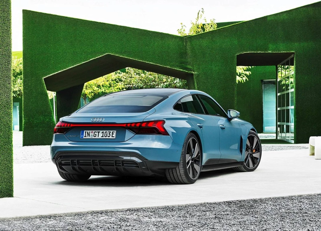 1699987-Audi-e-tron_GT_quattro-2024-02.jpg