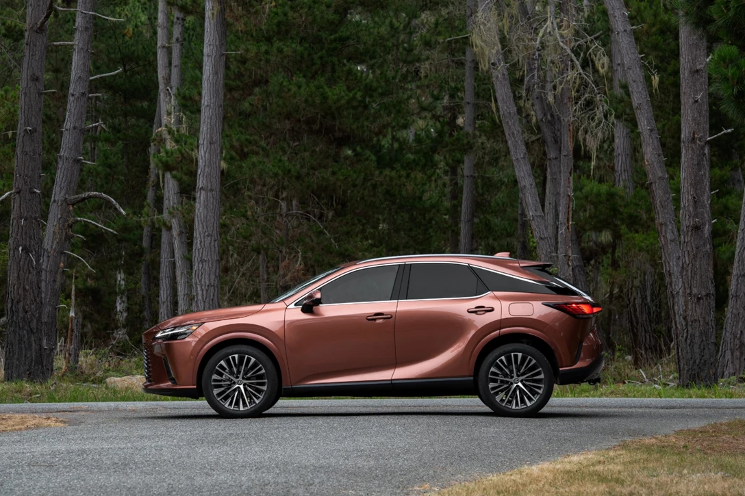 1673881-2023_RX_350_PremiumAWD_Copper_3-scaled.jpg