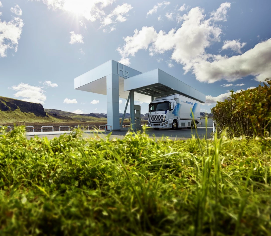 1673159-QZ_Xcient FCEV_H2 Station 03 w BG (Large).jpg