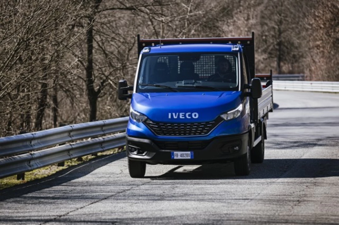 1614704-06-iveco_newdaily_cab tipper_jpg.jpg