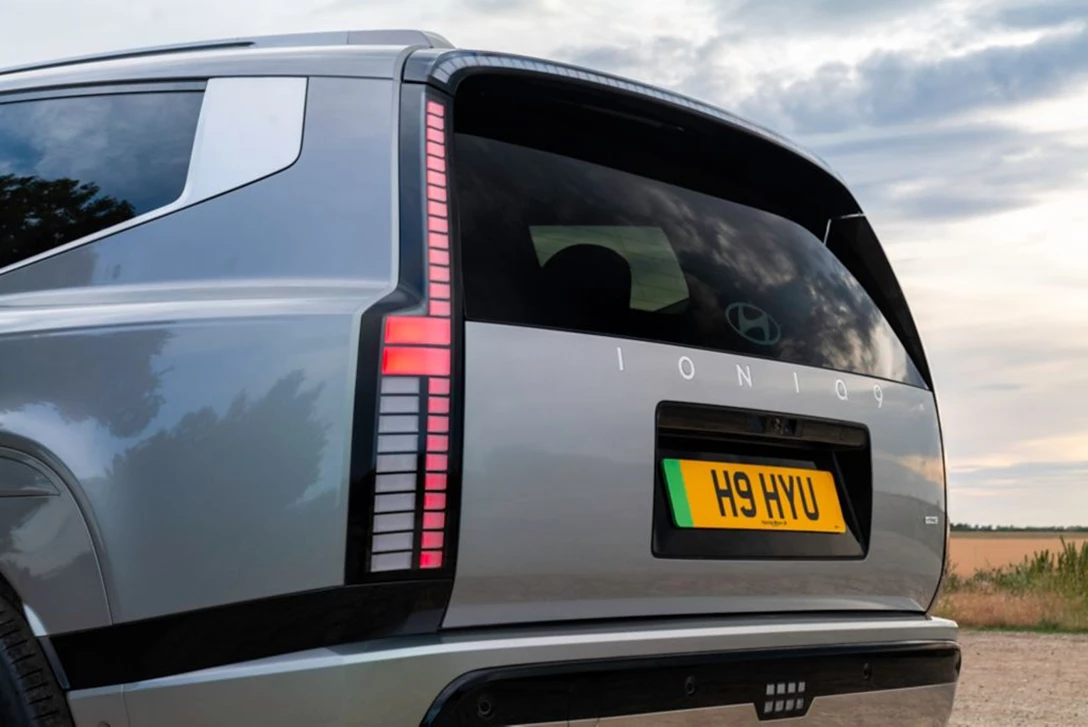 hyundai-uk-ioniq-9-0725-63_wid_1024_bfc_off.jpg