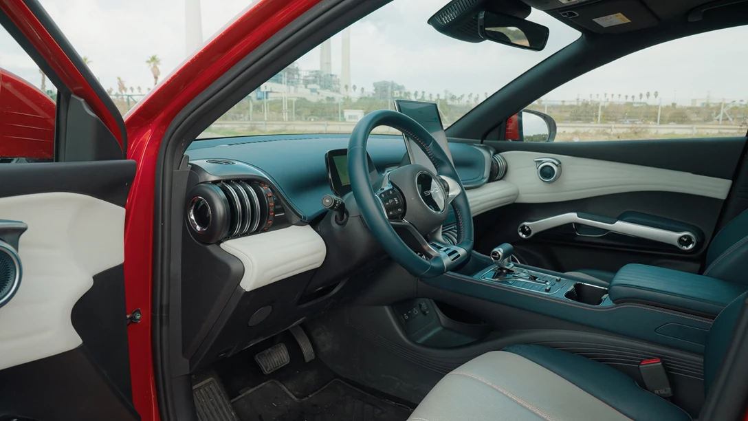 1673503-BYD ATTO 3 vs Geely Geometry C.01_03_14_16.Still064 copy.jpg