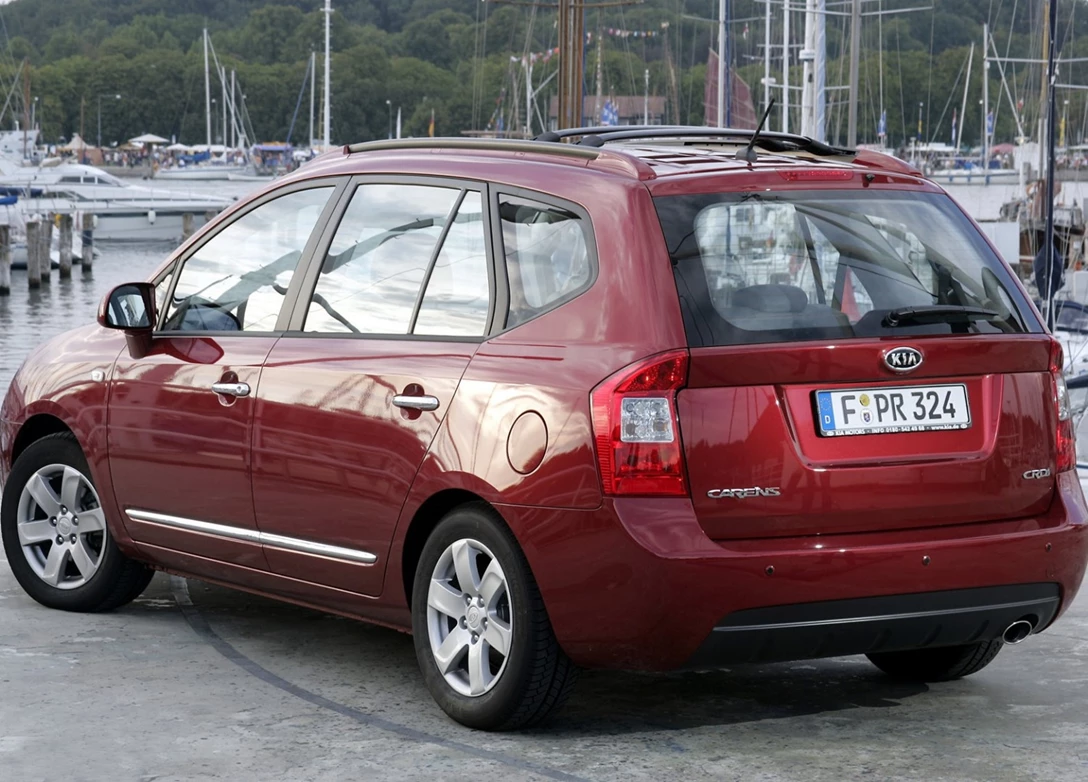 1599456-Kia-Carens-2007-1600-2c.jpg