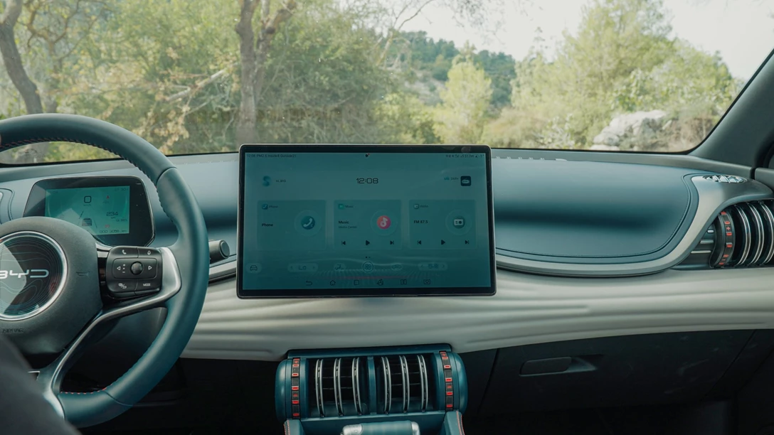 1672491-BYD ATTO 3.01_05_07_17.Still083 copy.jpg