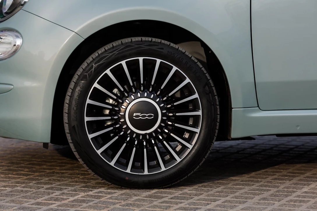 1628172-200108_Fiat-500-Hybrid_15.jpg