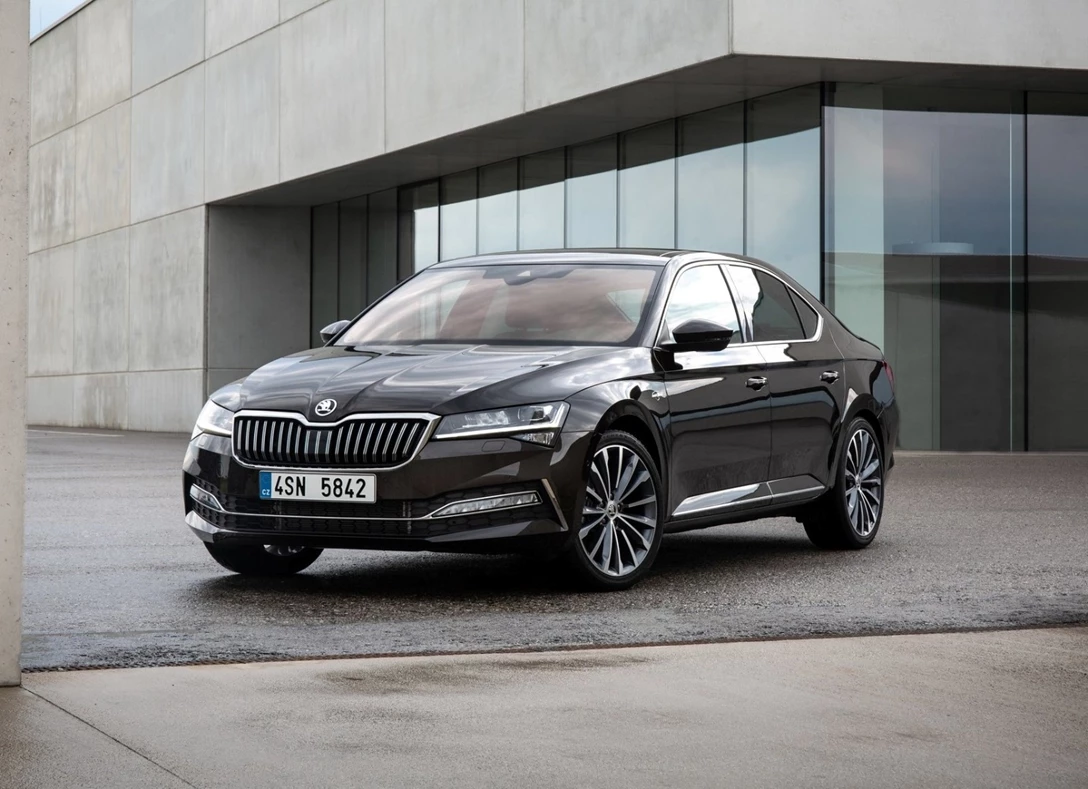 1654879-Skoda-Superb-2021-03.jpg