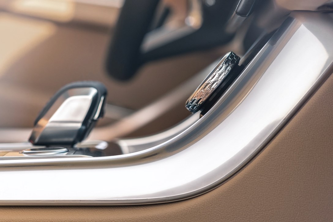 1635516-יגואר XF מתיחת פנים - 8.jpeg