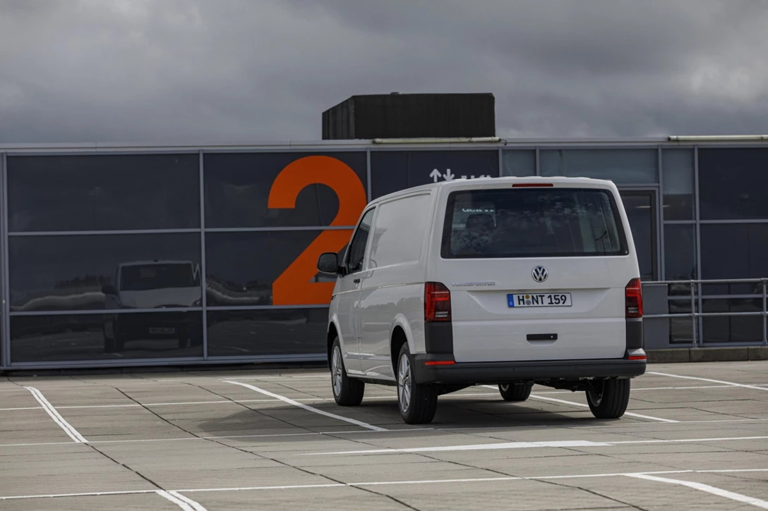 1635343-VW_Transporter-04.jpg