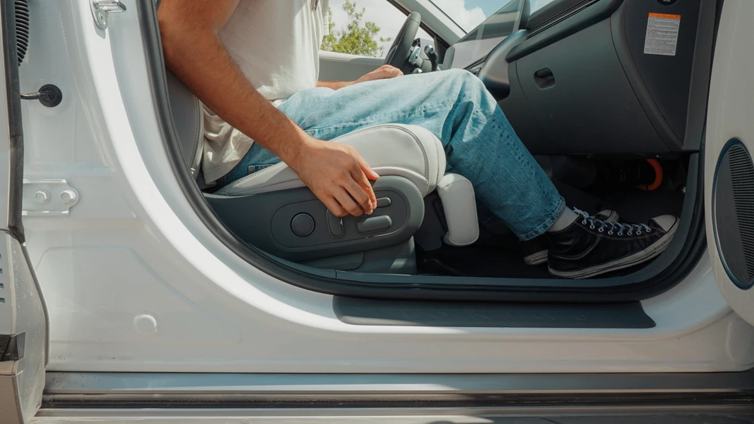 1681736-Hyundai IONIQ 5 vs Skoda Enyaq vs KIA EV6 vs TOYOTA BZ4X - 2023.01_30_05_22.Still161 copy.jpg