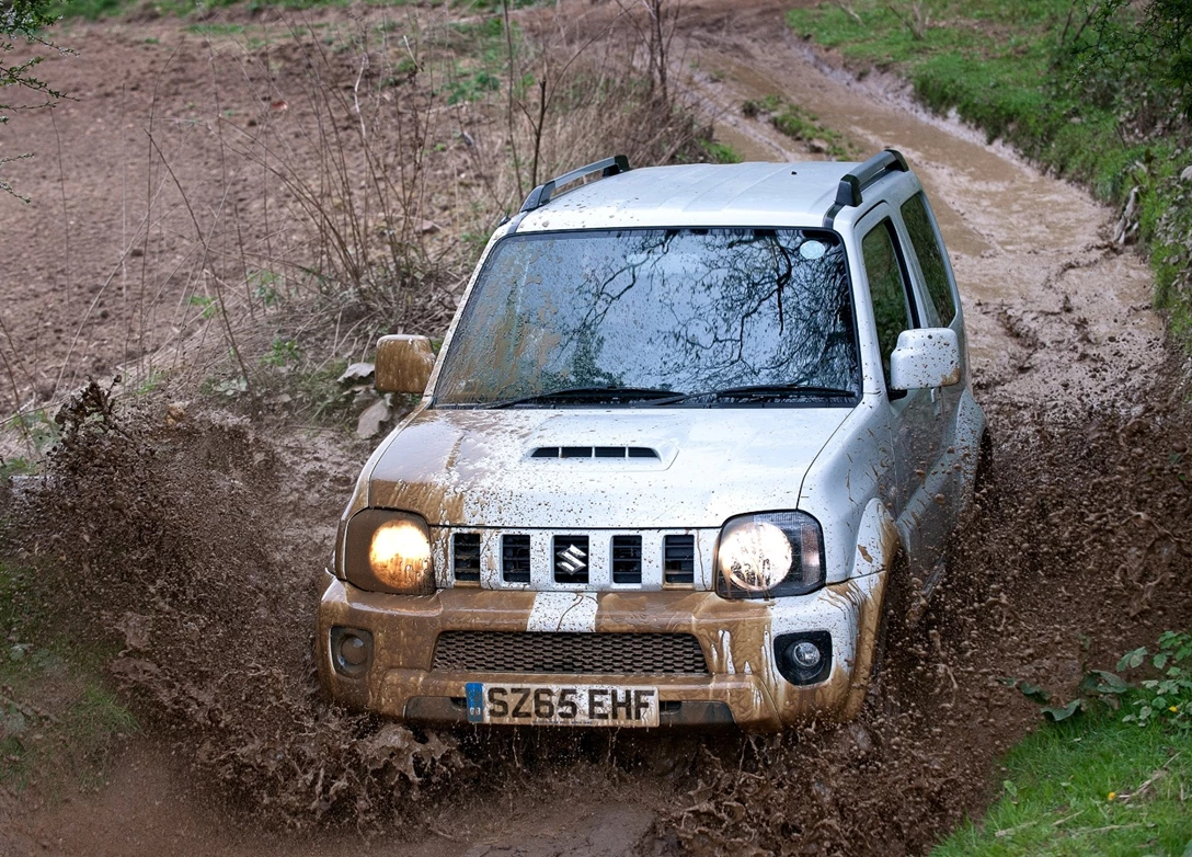 1687339-Suzuki-Jimny-2015-05.jpg