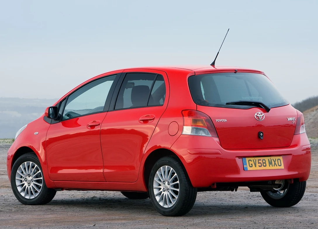 1686579-Toyota-Yaris-2010-03.jpg