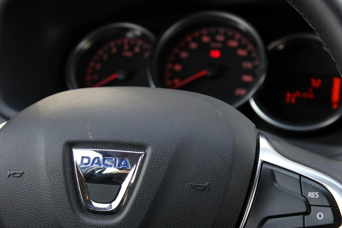 1616022-דאציה סנדרו - מבחן דרכים (0.96 ל טורבו רובוטי) (2).jpg