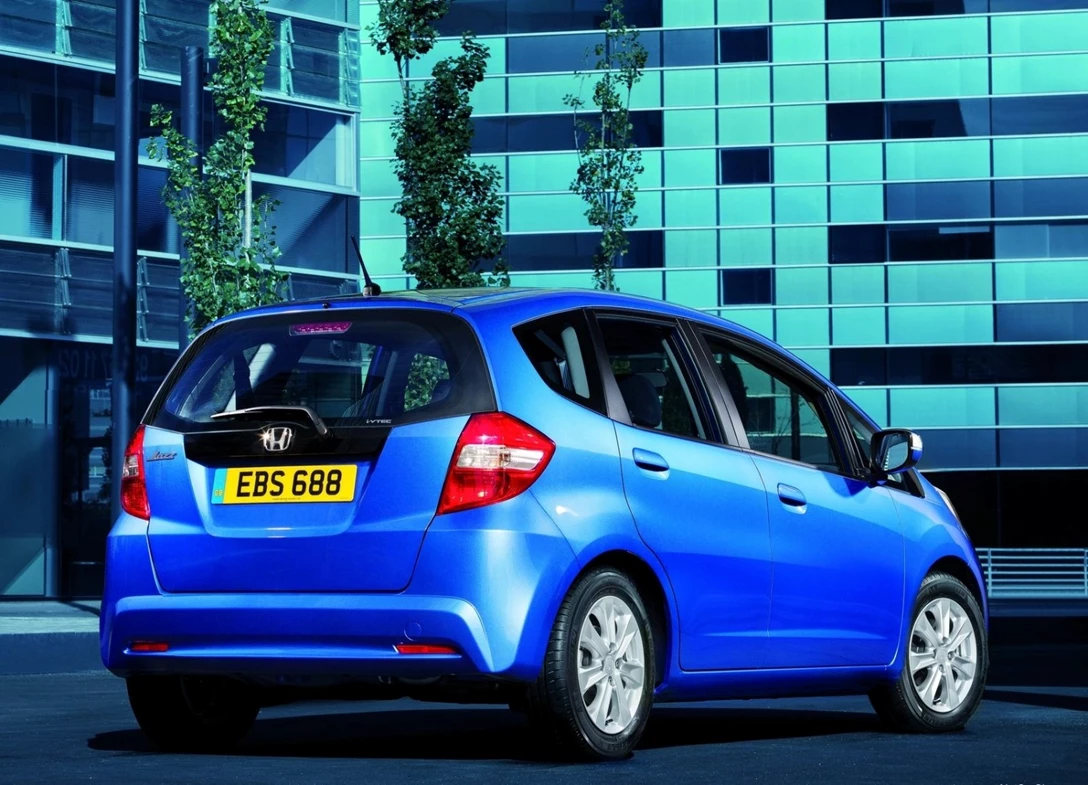 1658138-Honda-Jazz-2013-02.jpg