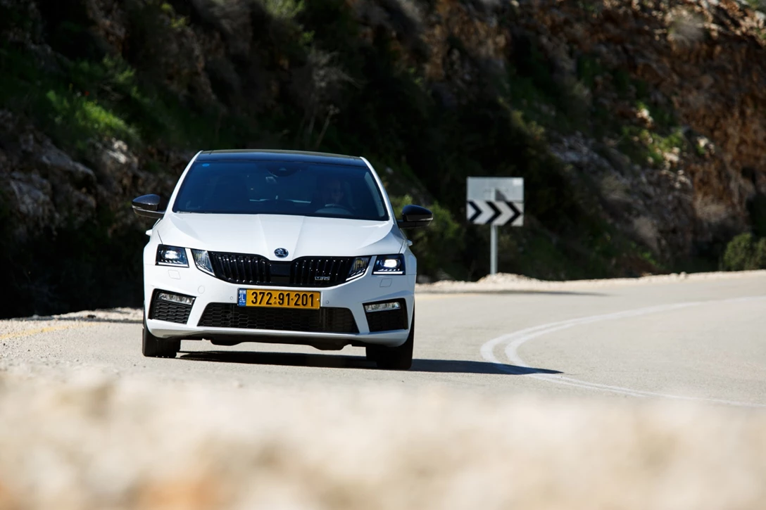 1596804-סקודה אוקטביה RS - מבחן דרכים (3).JPG