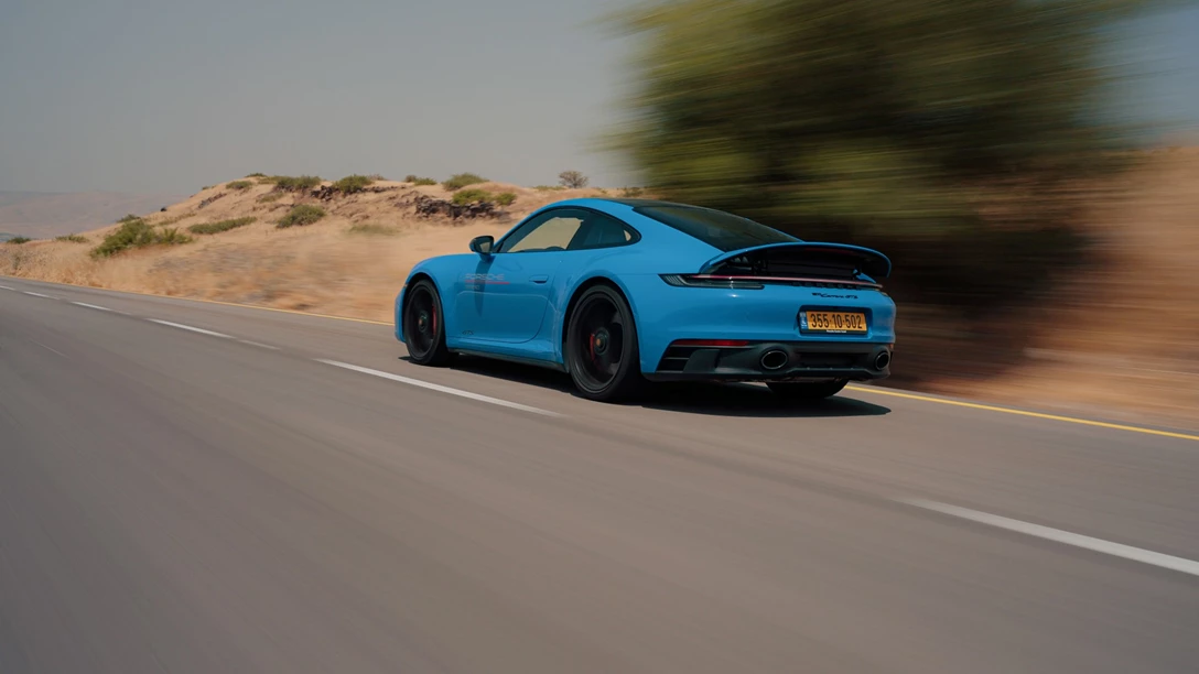 1664823-Porsche 992 GTS.00_38_01_04.Still016-min.jpg