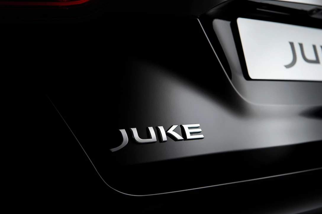 1621760-Sep. 3 - 6pm CET - New Nissan JUKE Unveil  Black Static Studio - 8.jpg