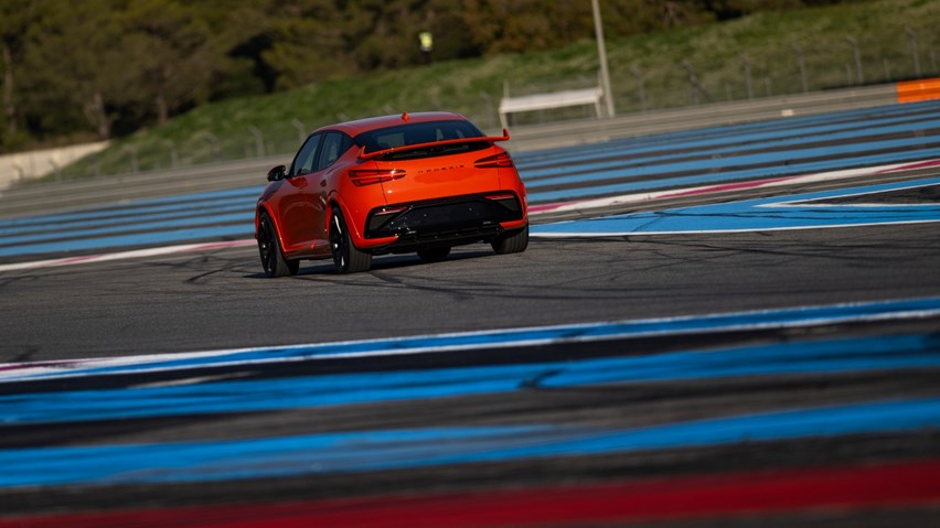 ג'נסיס GV60 מאגמה על המסלול