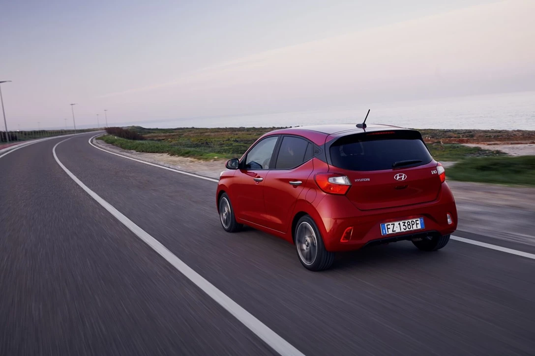 1630158-Hyundai i10 Dragon Red (6).jpg