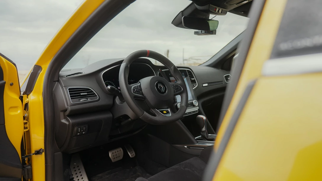 1695991-Renault Megane RS 2024.00_36_40_04.Still043-min.jpg
