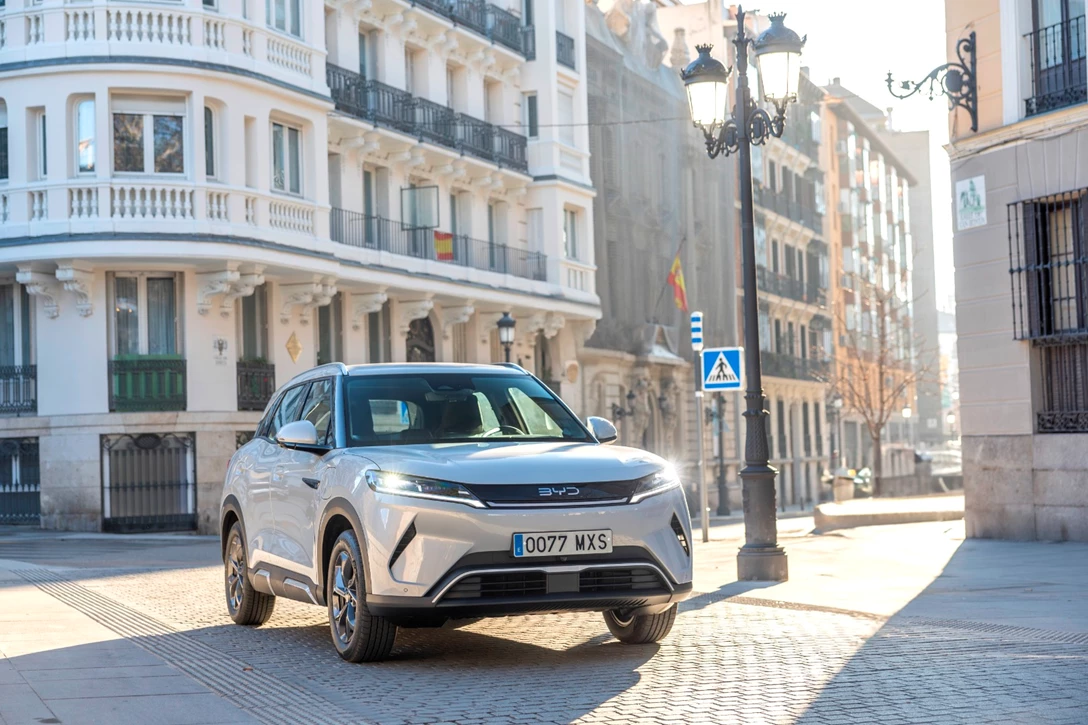 1706622-Atto 2_Skiing white_11.jpg