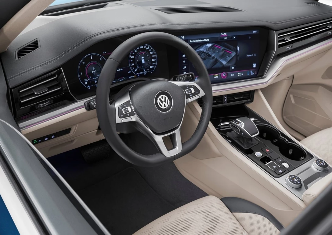 1599264-Volkswagen-Touareg 6.jpg