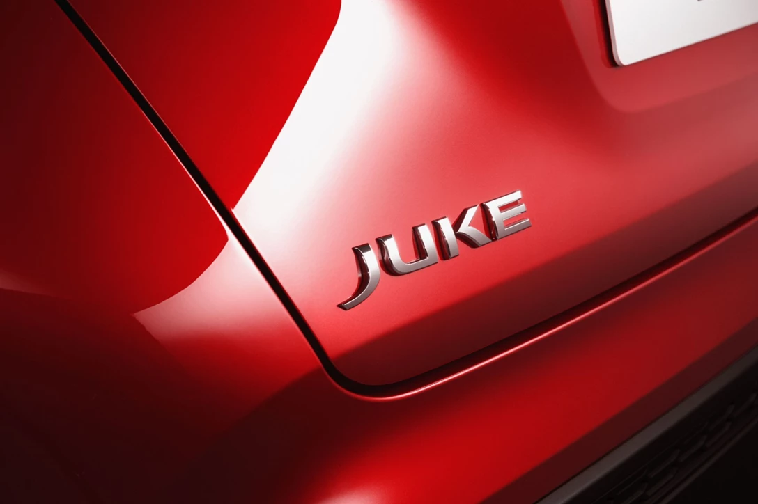 1621771-Sep. 3 - 6pm CET - New Nissan JUKE Unveil  Red Static Studio - 16.jpg