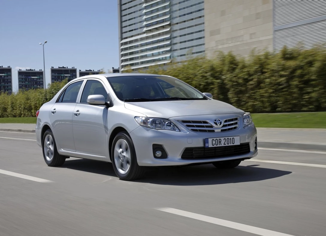 1652734-Toyota-Corolla-2011-04.jpg