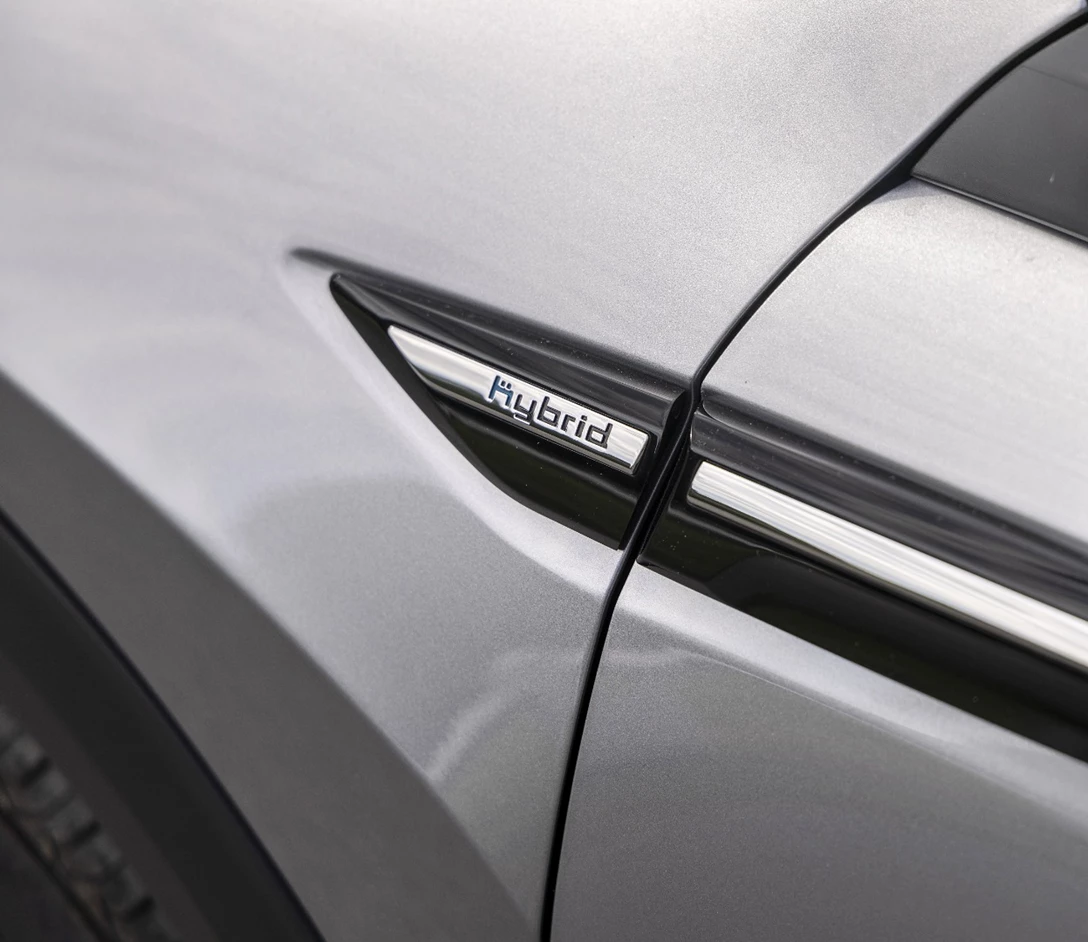 1688375-015_Citroen C5X Hybrid-min.jpg