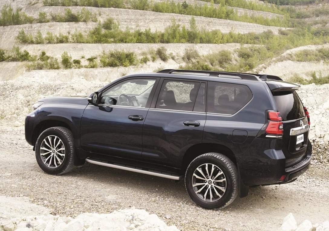 1642665-Toyota-land-cruiser-2018-02.jpg