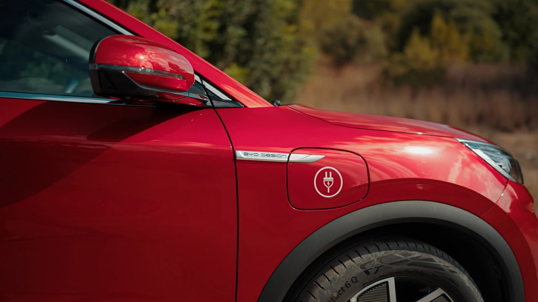 1672444-BYD ATTO 3.00_40_43_13.Still032 copy.jpg