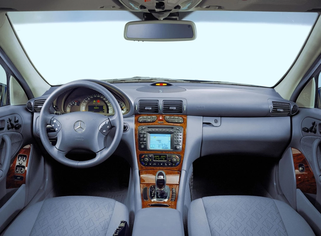 1604854-Mercedes-Benz-C-Class-2001-2007-2.jpg