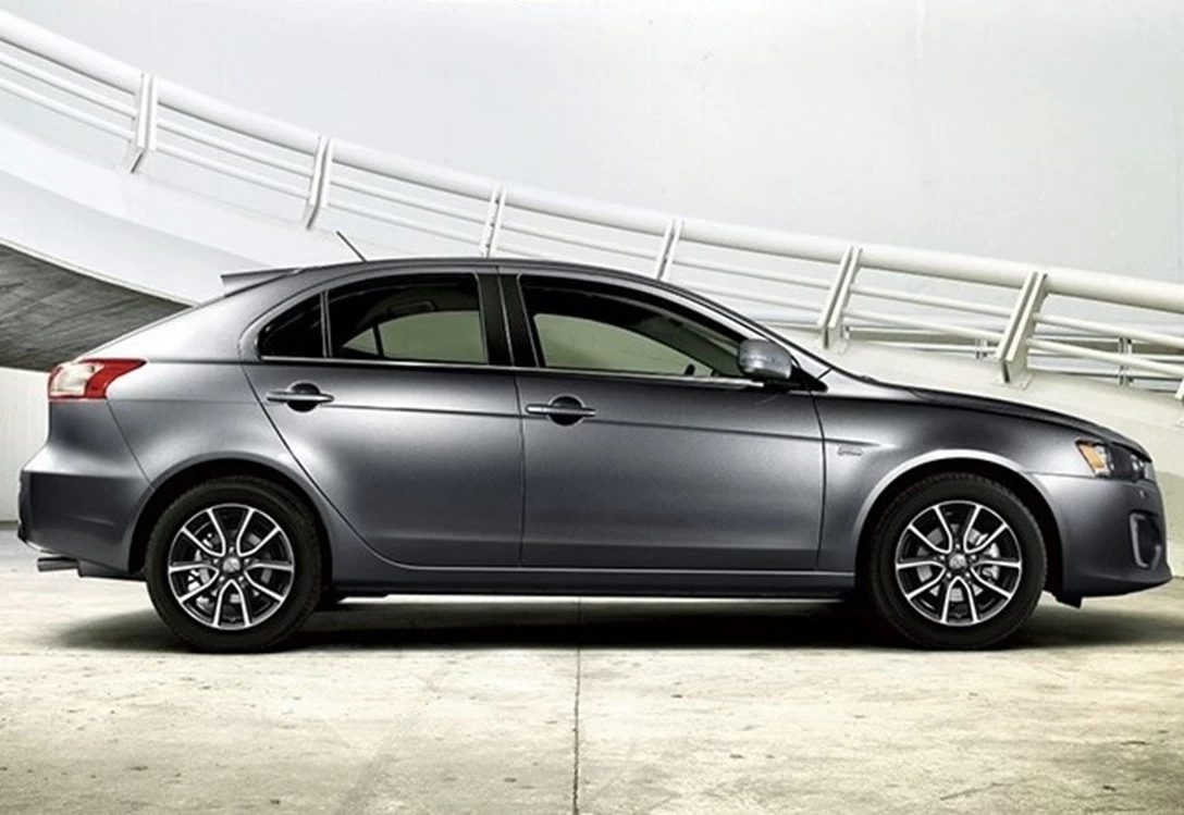 1666081-Mitsubishi-Lancer_Sportback-2017-04.jpg