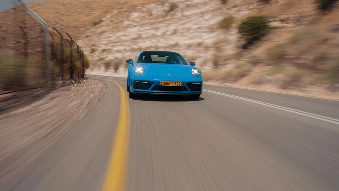 1664838-Porsche 992 GTS.00_48_45_01.Still025-min.jpg