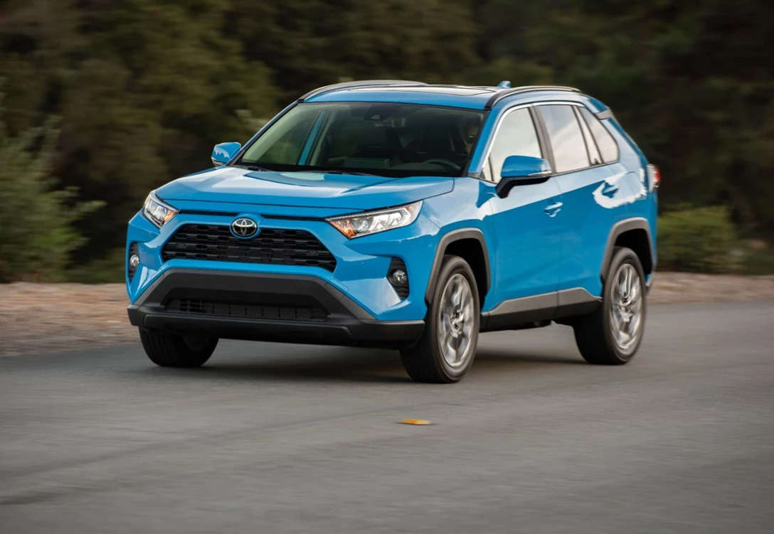 1624190-2019_Toyota_RAV4_XLE_Premium_AWD_BlueFlame_13_3995322879E5812F2F091D79FF35ACE89B95235C.jpg