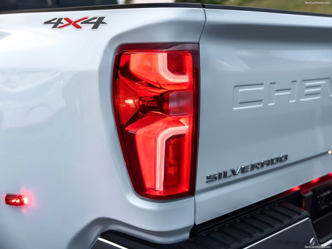 1688198-Chevrolet-Silverado_HD-2023-12-FL.jpg