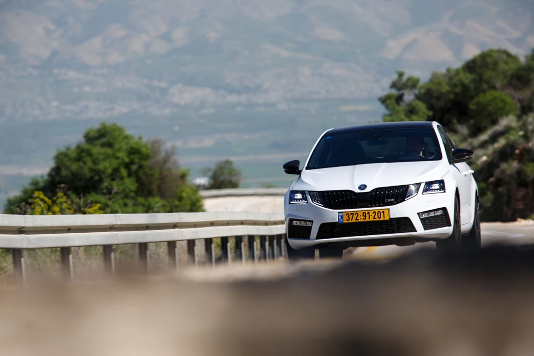 1596801-סקודה אוקטביה RS - מבחן דרכים (4).JPG