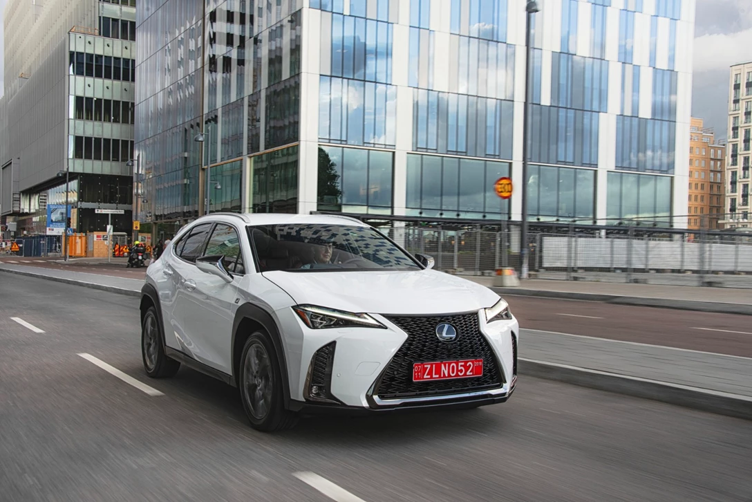 1602802-24-לקסוס UX השקה 2018 (14).jpg