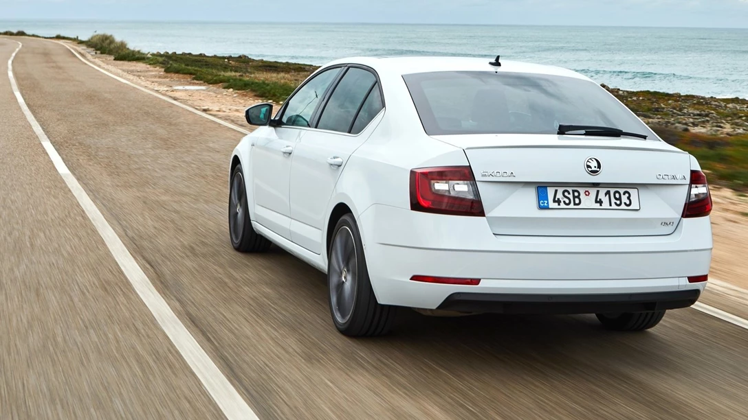 1689216-Skoda-Octavia-2017-1600-27.jpg