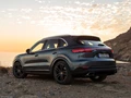 1588124-Porsche-Cayenne 5.jpg