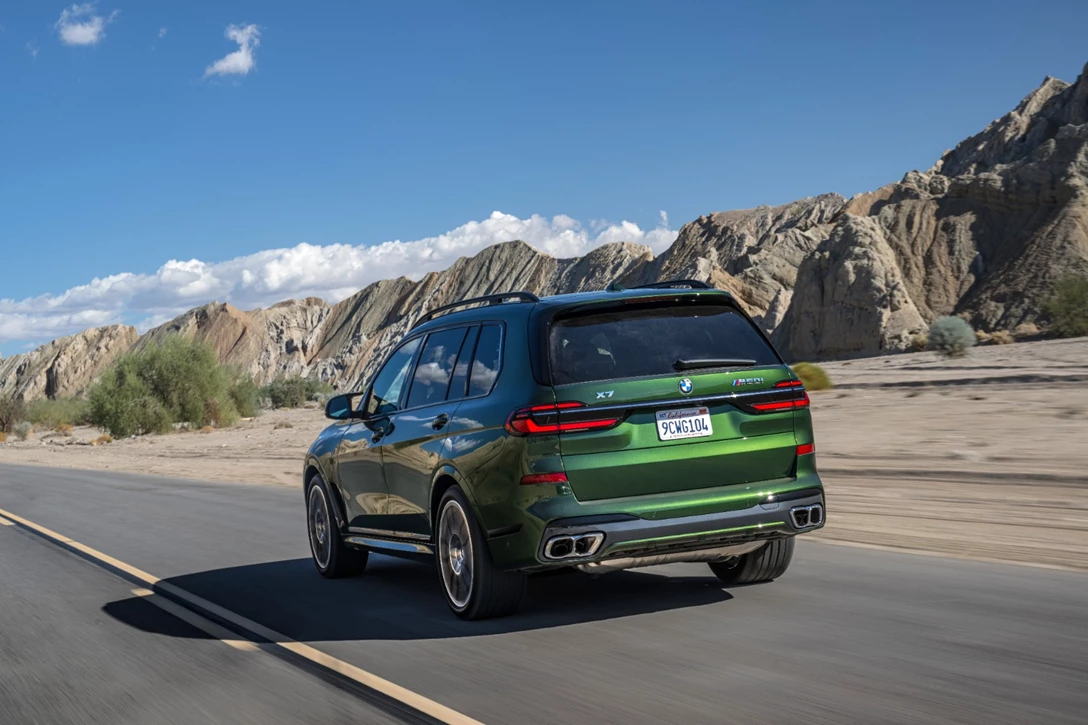 1670022-BMW X7 M60i verde ermes056.jpg