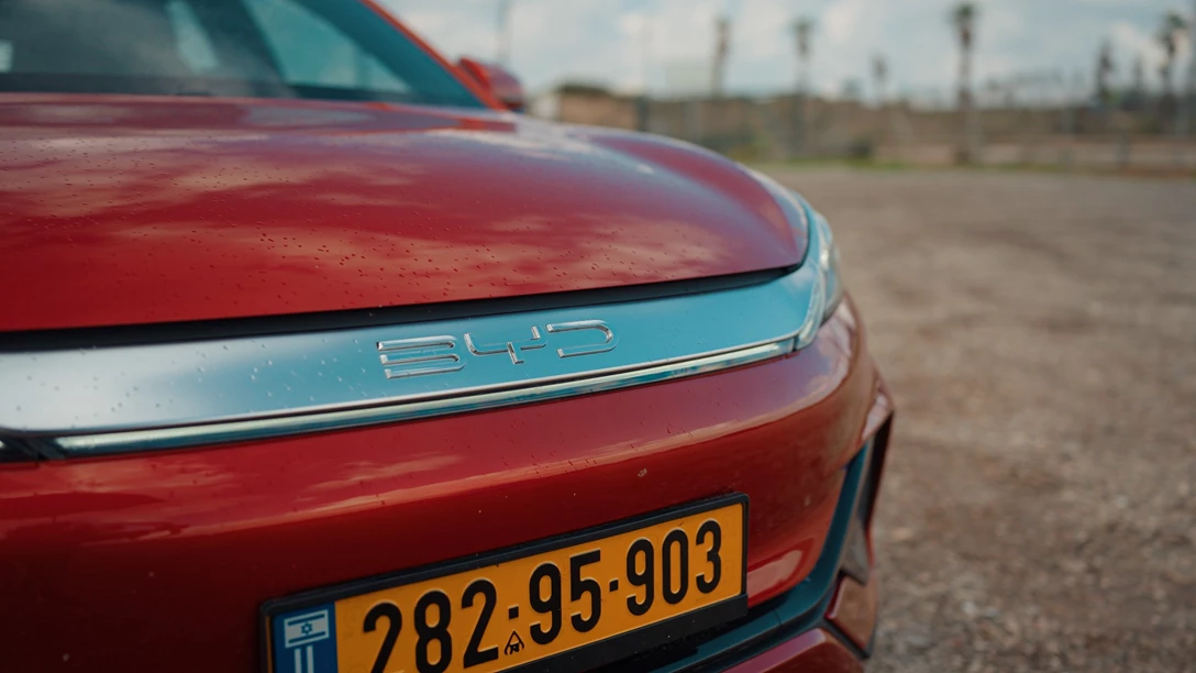 1673499-BYD ATTO 3 vs Geely Geometry C.00_56_00_11.Still058 copy.jpg