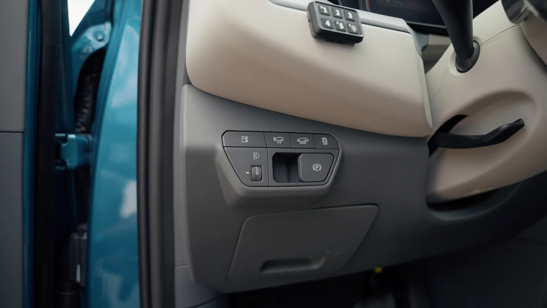 1698880-KIA EV9 2024.01_30_58_14.Still075-min.jpg