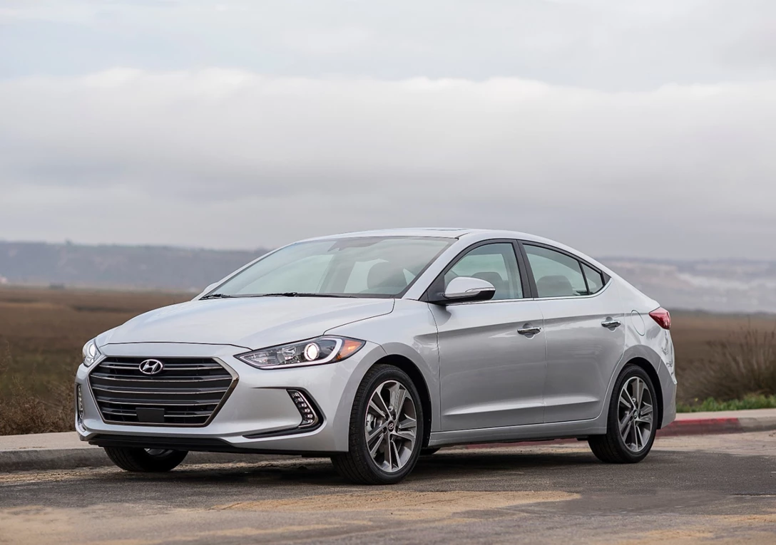 1636302-Hyundai-Elantra-2017-06.jpg