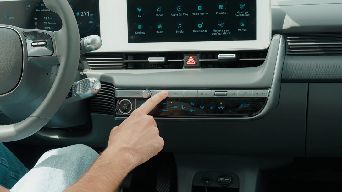 1681728-Hyundai IONIQ 5 vs Skoda Enyaq vs KIA EV6 vs TOYOTA BZ4X - 2023.00_49_42_17.Still150 copy.jpg