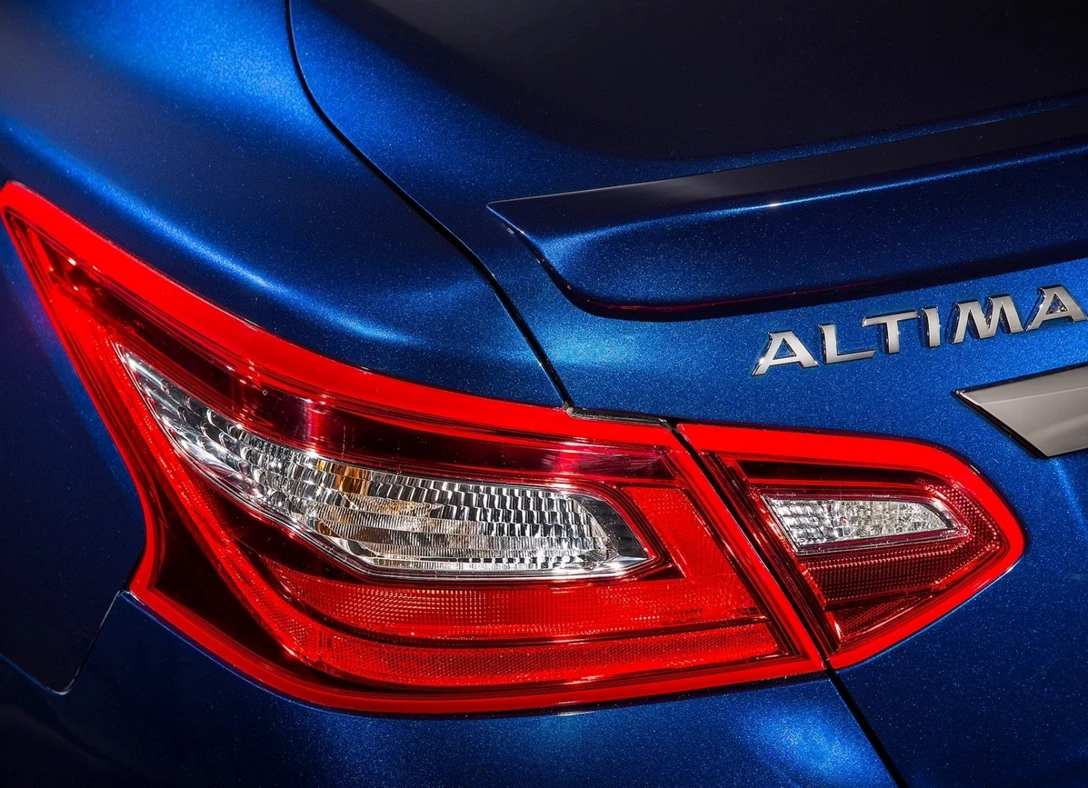 1660450-Nissan-Altima-2018-07.jpg
